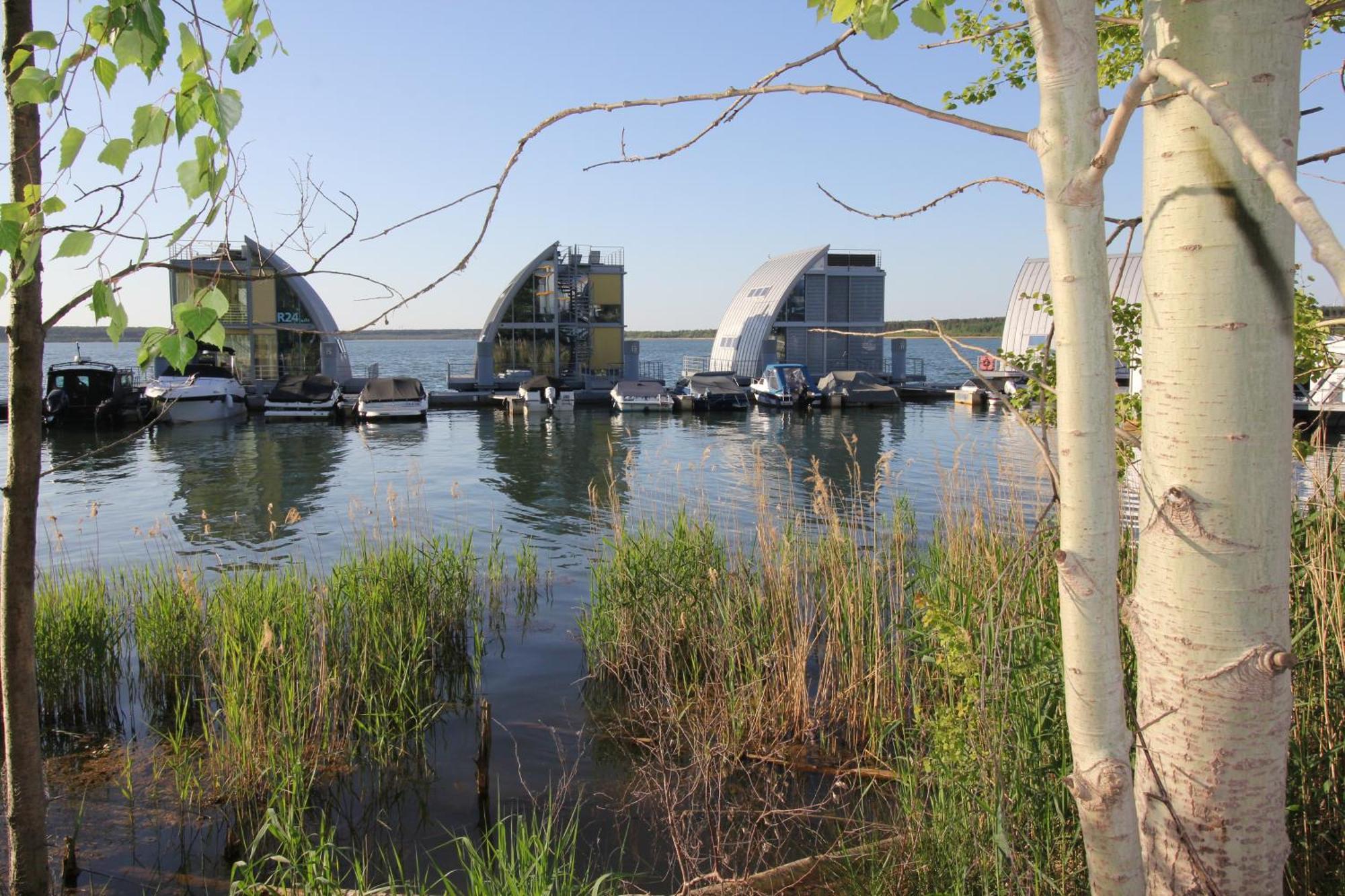 Schwimmende Ferienwohnung Sundowner Elsterheide ภายนอก รูปภาพ