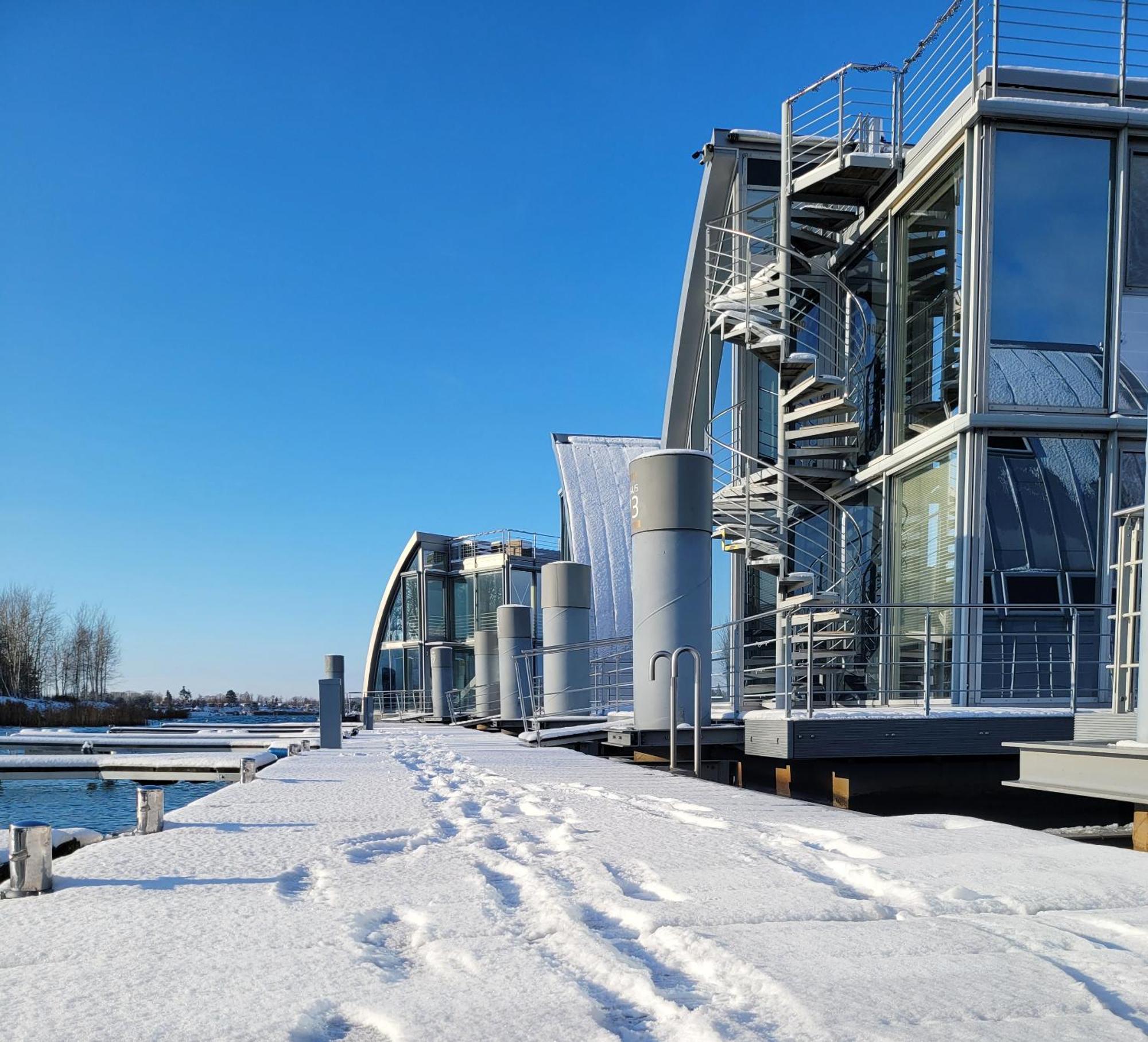 Schwimmende Ferienwohnung Sundowner Elsterheide ภายนอก รูปภาพ
